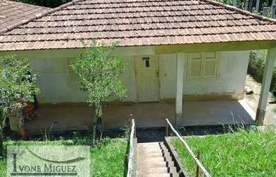 Imagem: A casa possui 2 Dormitórios, 1 Banheiro, 1 Vaga na garagem