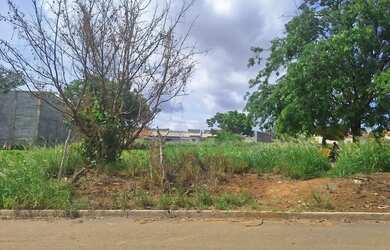 Imagem: O terreno possui 360m² de Área e está localizado em Parque