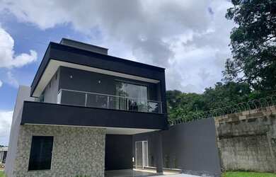 Imagem: A casa possui 3 Dormitórios, 1 Banheiro, 1 Vaga na garagem