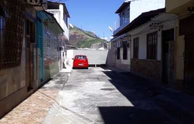 Imagem: A casa possui 2 Dormitórios, 1 Banheiro, 1 Vaga na garagem