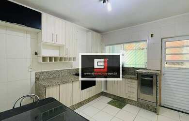 Imagem: A casa possui 3 Dormitórios, 3 Banheiros, 3 Vagas na garagem