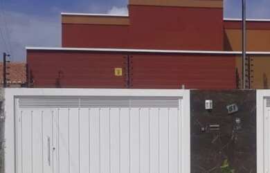 Imagem: A casa possui 3 Dormitórios, 2 Banheiros, 2 Vagas na garagem