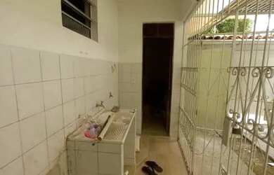 Imagem: A casa possui 2 Dormitórios, 2 Banheiros, 1 Vaga na garagem