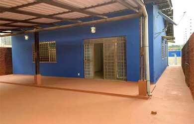 Imagem: A casa possui 3 Dormitórios, 3 Banheiros, 2 Vagas na garagem