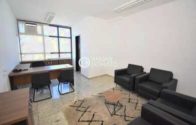 Imagem: O depósito possui 5 Vagas na garagem, 340m² de Área e está