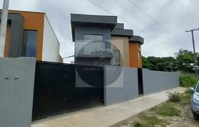 Imagem: A casa possui 3 Dormitórios, 2 Banheiros, 2 Vagas na garagem