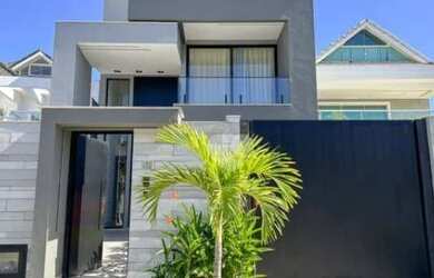 Imagem: A casa em condomínio possui 4 Dormitórios, 1 Banheiro, 3 Vagas