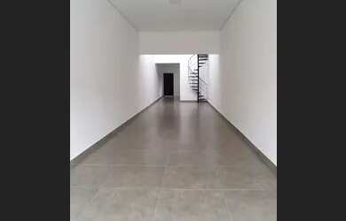 Imagem: O depósito possui 2 Vagas na garagem e 60m² de Área e está