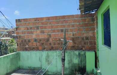 Imagem: A casa possui 2 Dormitórios e 1 Banheiro e está localizado