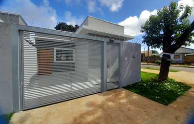 Imagem: A casa possui 2 Dormitórios, 2 Banheiros, 1 Vaga na garagem