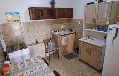 Imagem: A casa possui 1 Dormitório, 1 Banheiro e está localizado