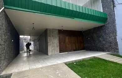 Imagem: A casa possui 5 Dormitórios, 5 Banheiros, 5 Vagas na garagem