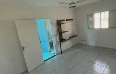 Imagem: A casa possui 2 Dormitórios, 2 Banheiros, 2 Vagas na garagem