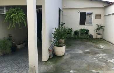 Imagem: A casa possui 2 Dormitórios, 1 Banheiro, 1 Vaga na garagem