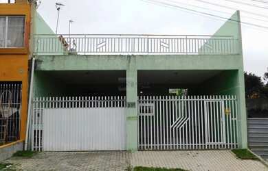 Imagem: A casa possui 4 Dormitórios, 2 Banheiros, 3 Vagas na garagem