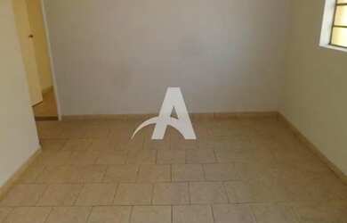 Imagem: A casa possui 3 Dormitórios, 2 Banheiros, 1 Vaga na garagem