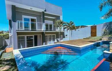 Imagem: A casa em condomínio possui 4 Dormitórios, 5 Banheiros, 4