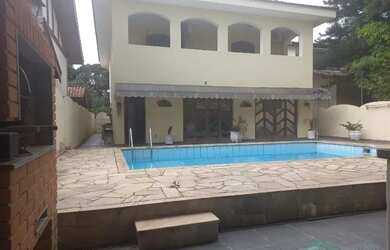 Imagem: A casa em condomínio possui 4 Dormitórios, 5 Banheiros, 5