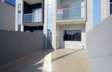 Imagem: A casa possui 2 Dormitórios, 1 Banheiro, 2 Vagas na garagem