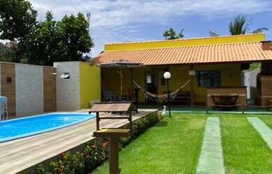 Imagem: A casa possui 2 Dormitórios, 2 Vagas na garagem e está localizado