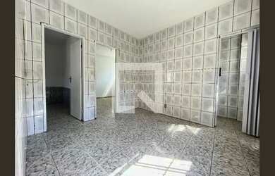 Imagem: A casa possui 2 Dormitórios, 1 Banheiro, 1 Vaga na garagem