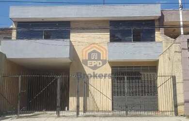 Imagem: A casa possui 3 Dormitórios, 1 Banheiro, 2 Vagas na garagem