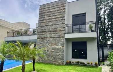 Imagem: A casa em condomínio possui 4 Dormitórios, 5 Banheiros, 4