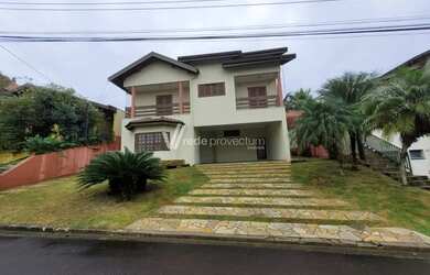 Imagem: A casa em condomínio possui 4 Dormitórios, 3 Banheiros, 4