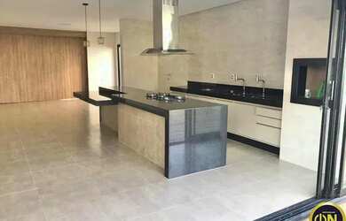 Imagem: A casa em condomínio possui 3 Dormitórios, 4 Banheiros, 4