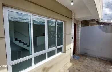 Imagem: A casa possui 2 Dormitórios, 2 Banheiros, 1 Vaga na garagem