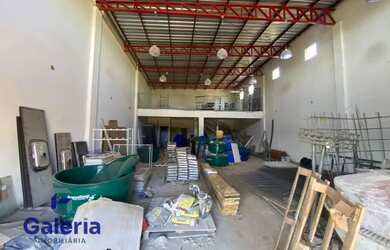 Imagem: O depósito possui 3 Vagas na garagem e 246m² de Área e está