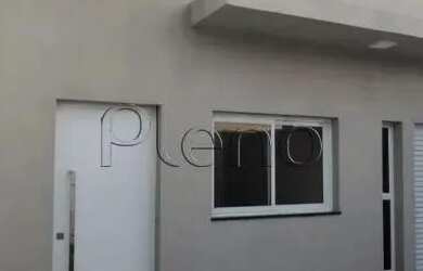 Imagem: A casa possui 3 Dormitórios, 1 Banheiro, 2 Vagas na garagem