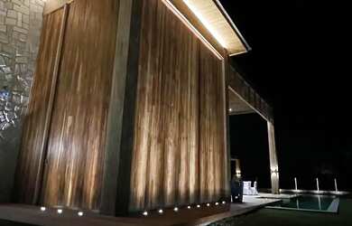 Imagem: A casa em condomínio possui 5 Dormitórios, 5 Banheiros, 5