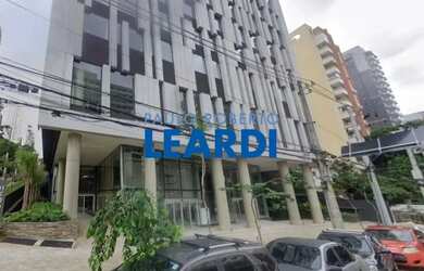 Imagem: O depósito possui 1 Vaga na garagem e 34m² de Área e está