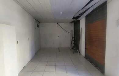 Imagem: O depósito possui 4 Vagas na garagem, 40m² de Área e está