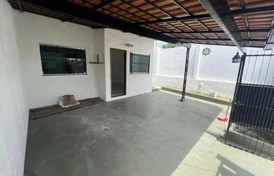 Imagem: A casa possui 2 Dormitórios, 1 Banheiro, 1 Vaga na garagem