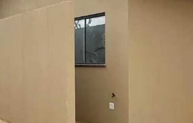 Imagem: A casa possui 2 Dormitórios, 1 Banheiro, 1 Vaga na garagem