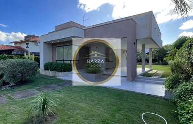 Imagem: A casa em condomínio possui 4 Dormitórios, 5 Banheiros, 4