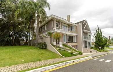 Imagem: A casa em condomínio possui 4 Dormitórios, 4 Banheiros, 4