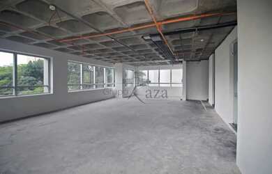 Imagem: O depósito possui 3 Vagas na garagem e 116m² de Área e está