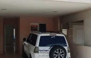 Imagem: A casa possui 2 Dormitórios, 1 Banheiro, 2 Vagas na garagem