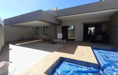 Imagem: A casa possui 4 Dormitórios, 3 Banheiros, 250m² de Área e