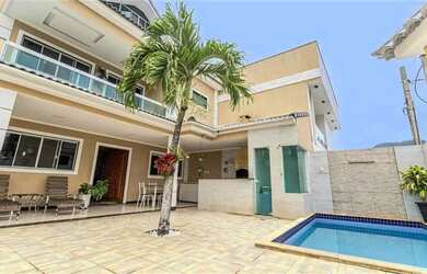 Imagem: A casa possui 4 Dormitórios, 5 Banheiros e 285m² de Área