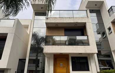 Imagem: A casa em condomínio possui 3 Dormitórios, 4 Banheiros, 2