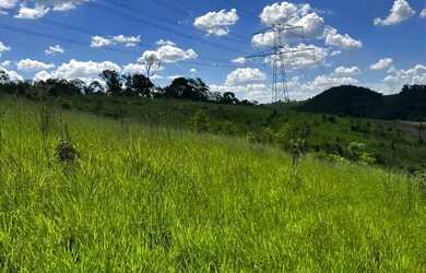 Imagem: O terreno possui 600m² de Área e está localizado em Pedra