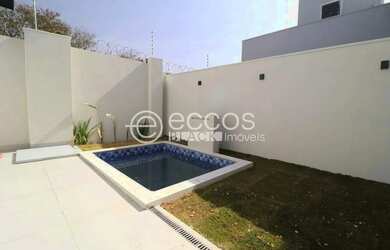 Imagem: A casa em condomínio possui 3 Dormitórios, 4 Banheiros, 4