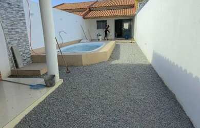 Imagem: A casa possui 2 Dormitórios, 2 Banheiros, 2 Vagas na garagem