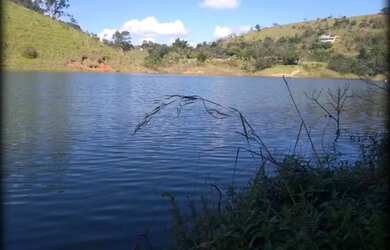 Imagem: A chácara possui 2.750m² de Área e está localizado em Santa