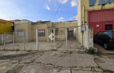 Imagem: A casa possui 5 Dormitórios, 4 Banheiros, 4 Vagas na garagem