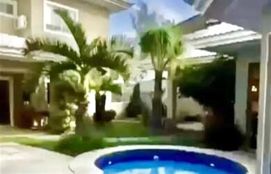 Imagem: A casa em condomínio possui 4 Dormitórios, 5 Banheiros, 2